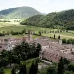 Guardare il mondo dai monasteri per custodire il dovere della speranza. Il nuovo viaggio di Paolo Rumiz