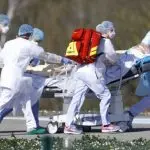 Ogni giorno muoiono persone che hanno fatto comunità. Serviranno pietre per sorreggere l’arco di domani