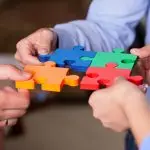 Urge un piano straordinario per il sociale. Paradigma di un’epoca inedita: quella della cura.