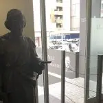 La statua di San Giuseppe lavoratore in Vaticano per la Messa del 1 maggio celebrata dal Papa