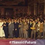 Giovanni Paolo II abbraccia i giovani delle Acli