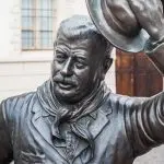 Acli Genova: una statua per celebrare l’arte di Giovannino Guareschi