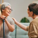 Patronato, bonus 200 euro colf e badanti: come fare la domanda online colf e badante