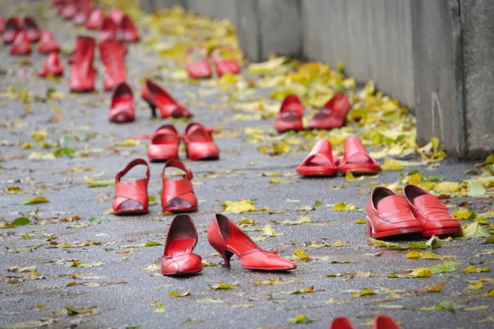 violenza donne scarpe rosse